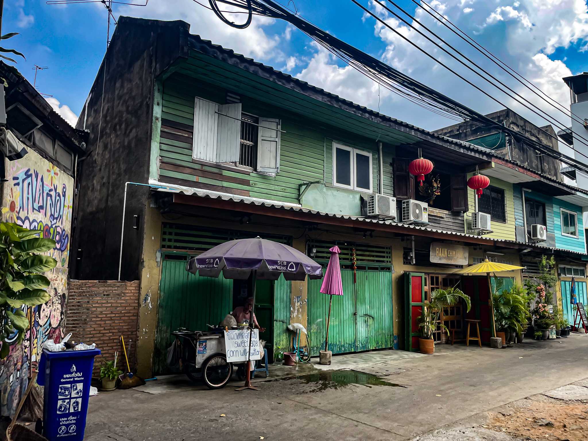 A street scene in Talad Noi, Bangkok